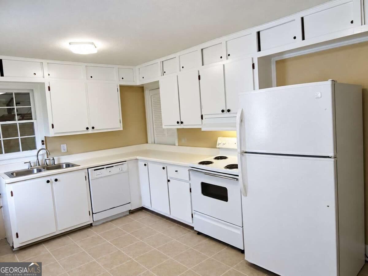 2 bedroom, 1 bathroom, 800 sq ft single family residence for sale at 3976 Mcdaniel Street, Chamblee, GA 30341 — photo 2