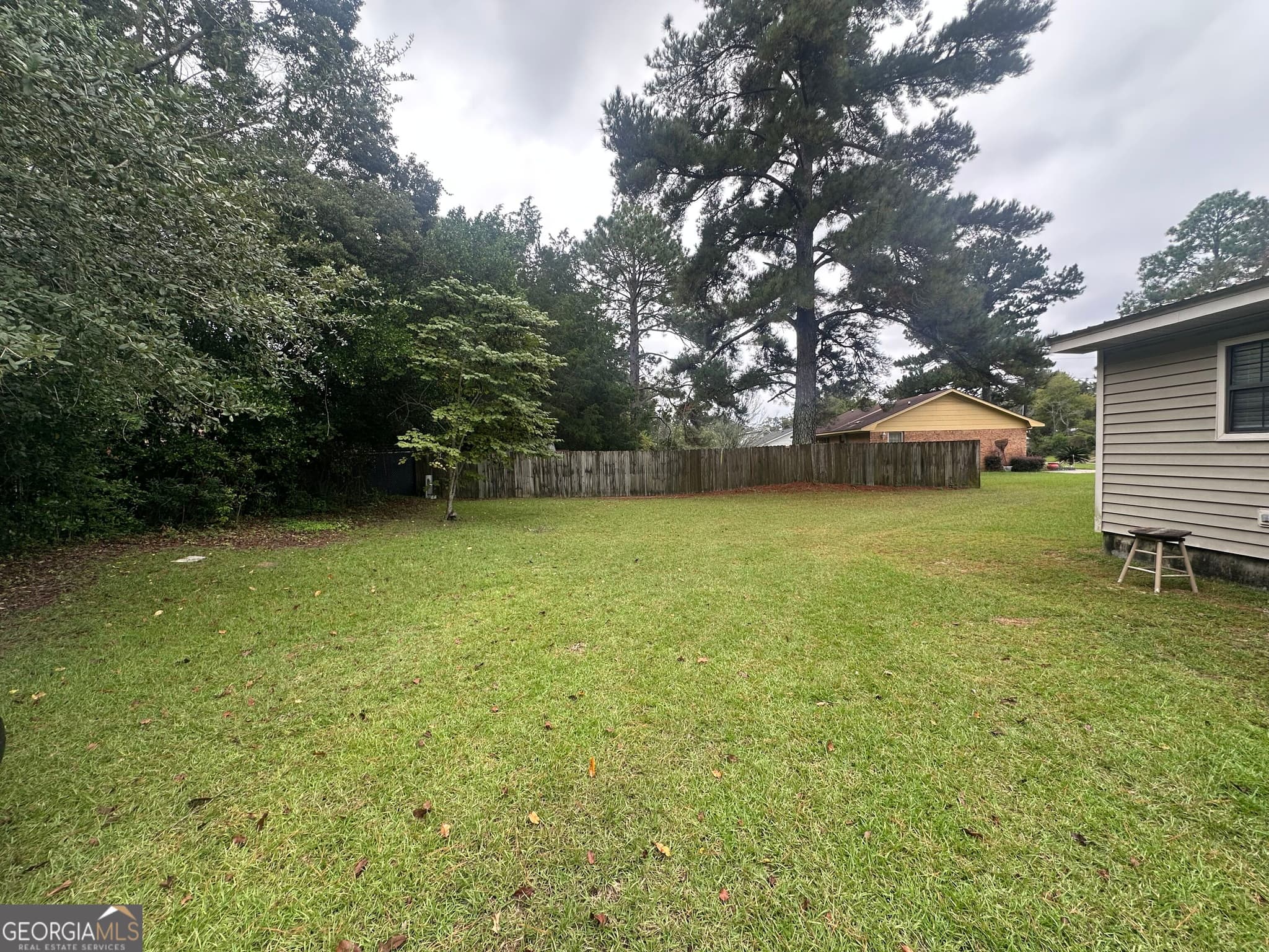 5 bedroom, 3 bathroom, 2,116 sq ft single family residence for sale at 1137 Windsor Drive, Tifton, GA 31794 — photo 6