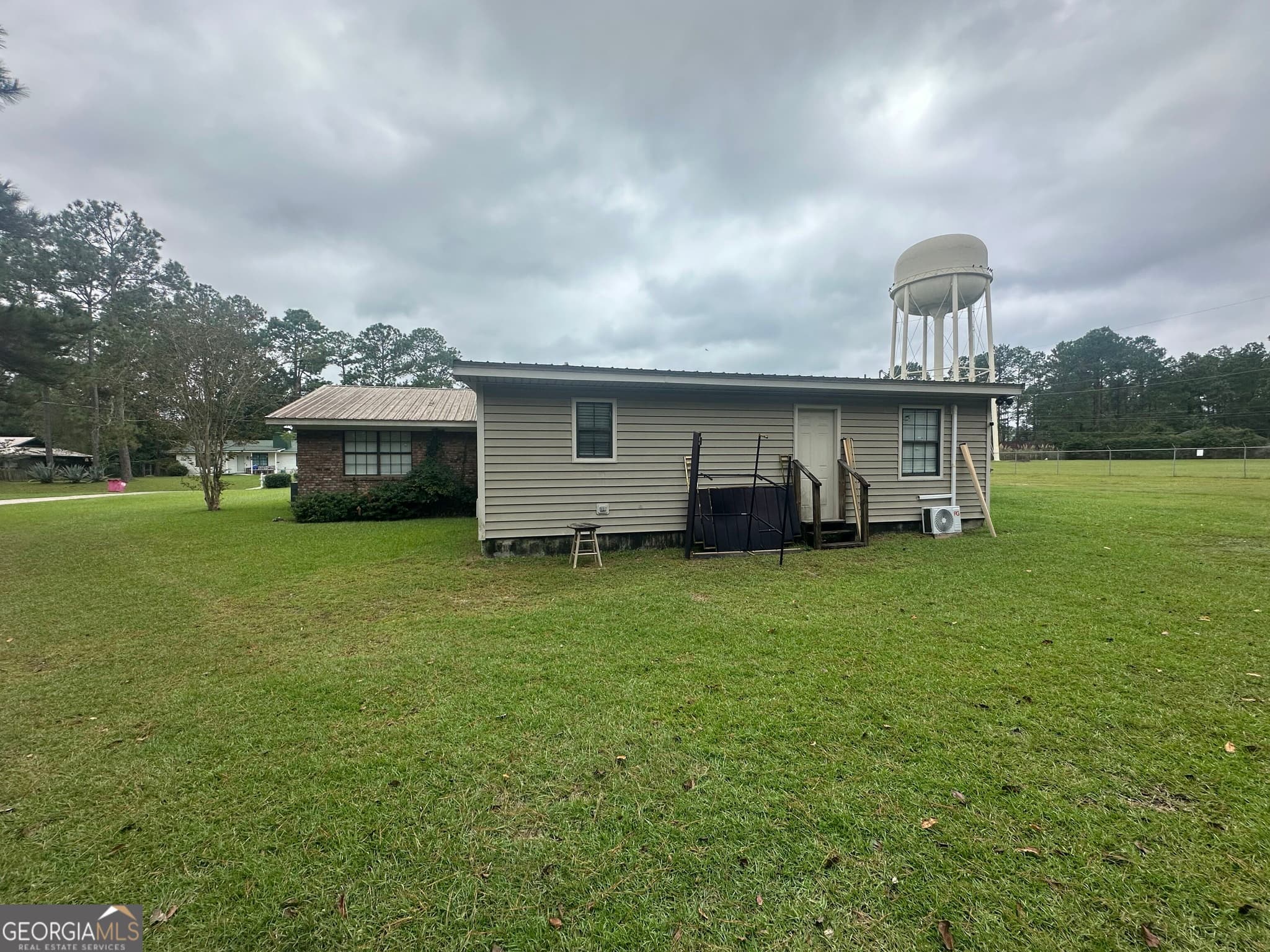 5 bedroom, 3 bathroom, 2,116 sq ft single family residence for sale at 1137 Windsor Drive, Tifton, GA 31794 — photo 7