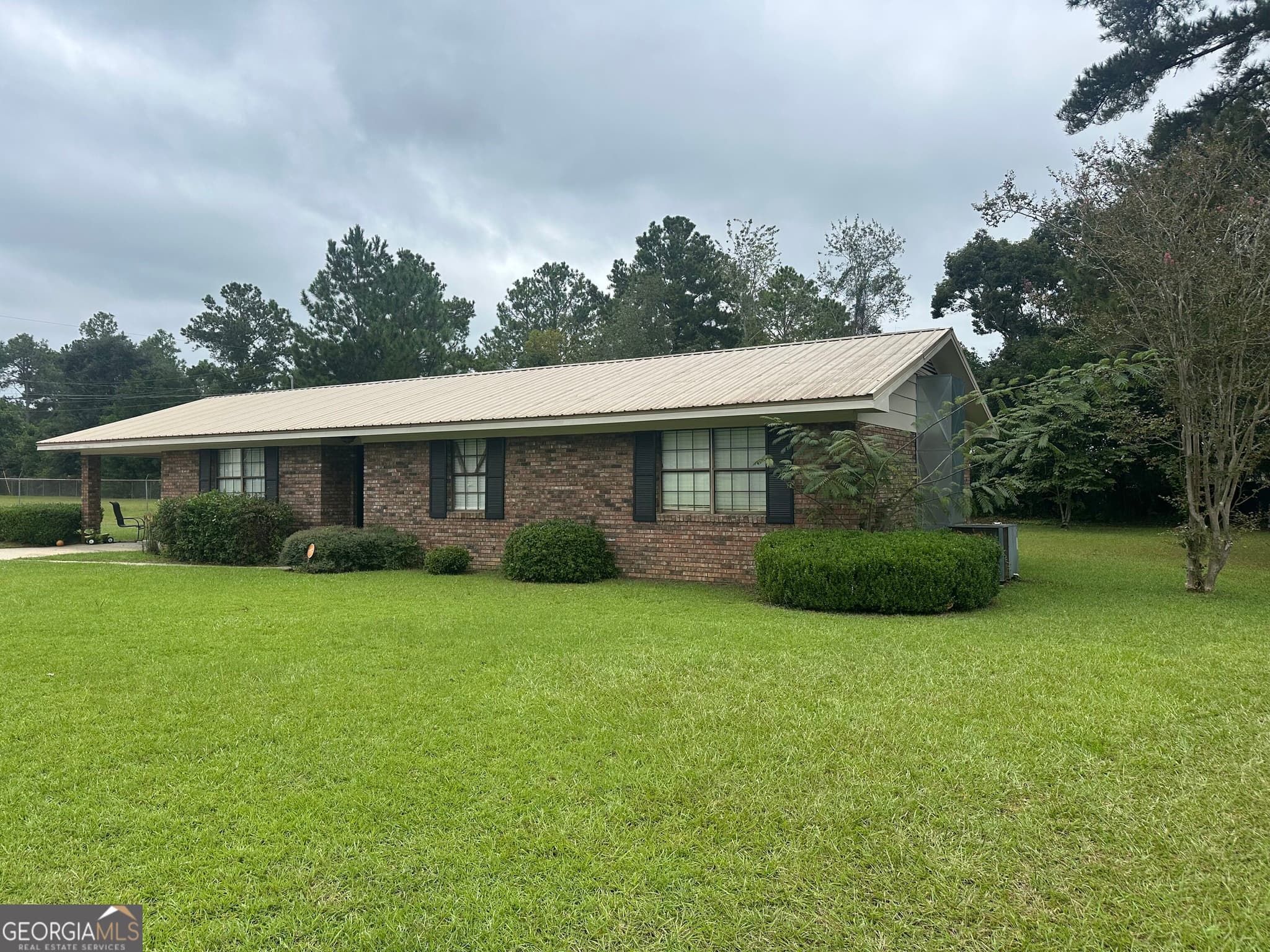 5 bedroom, 3 bathroom, 2,116 sq ft single family residence for sale at 1137 Windsor Drive, Tifton, GA 31794