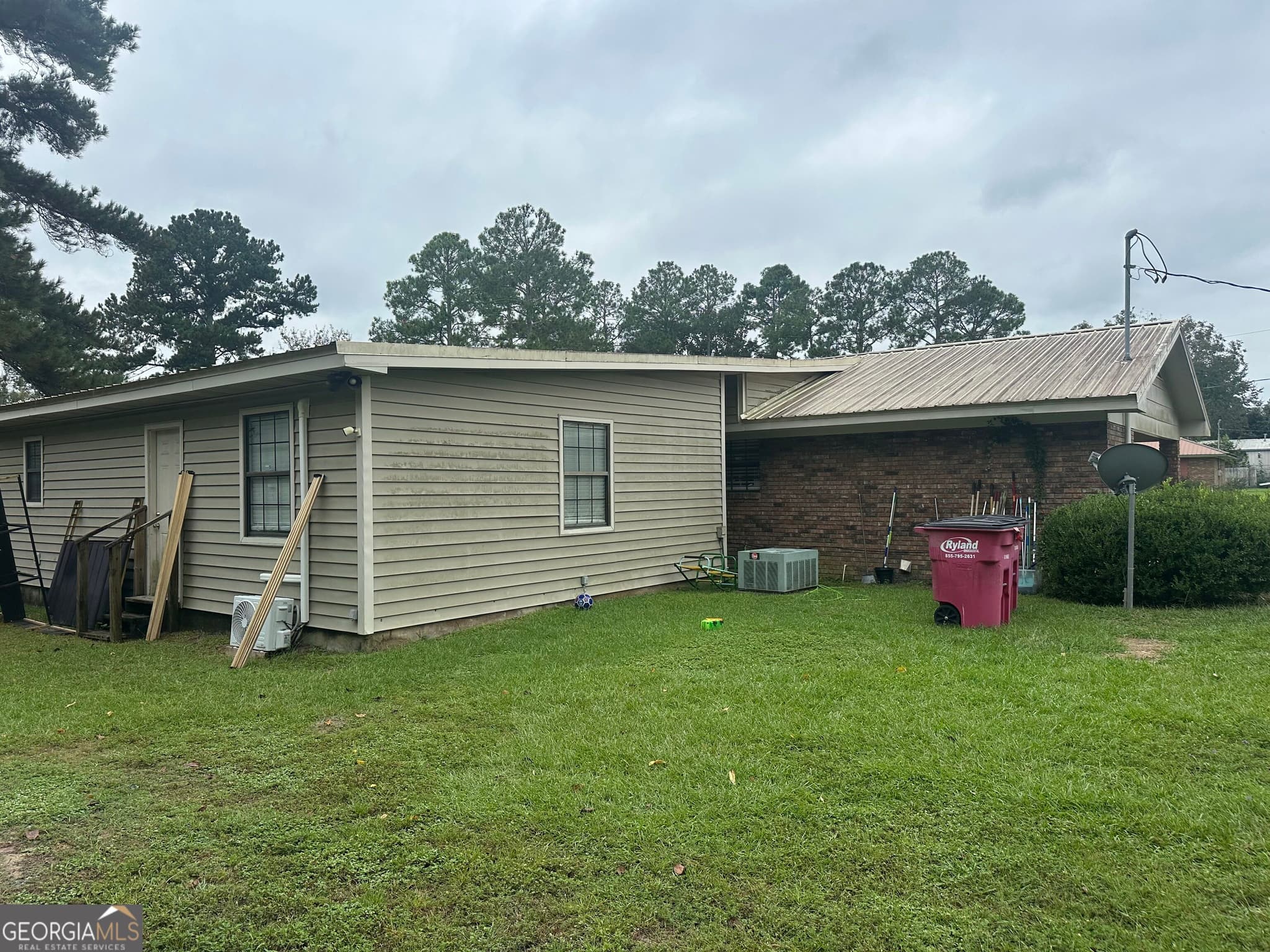 5 bedroom, 3 bathroom, 2,116 sq ft single family residence for sale at 1137 Windsor Drive, Tifton, GA 31794 — photo 8