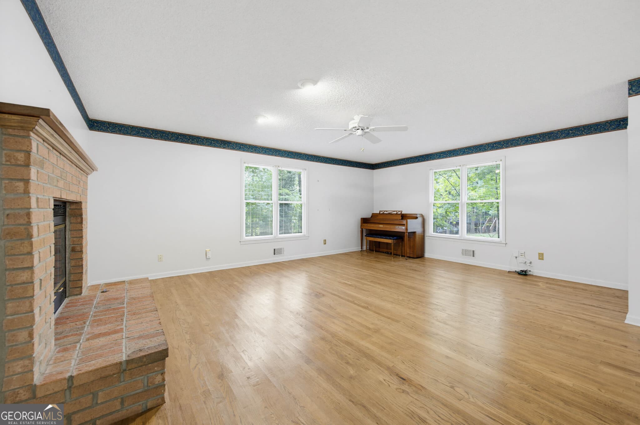 3 bedroom, 3 bathroom single family residence for sale at 3655 Southlake Circle, Cumming, GA 30041 — photo 2