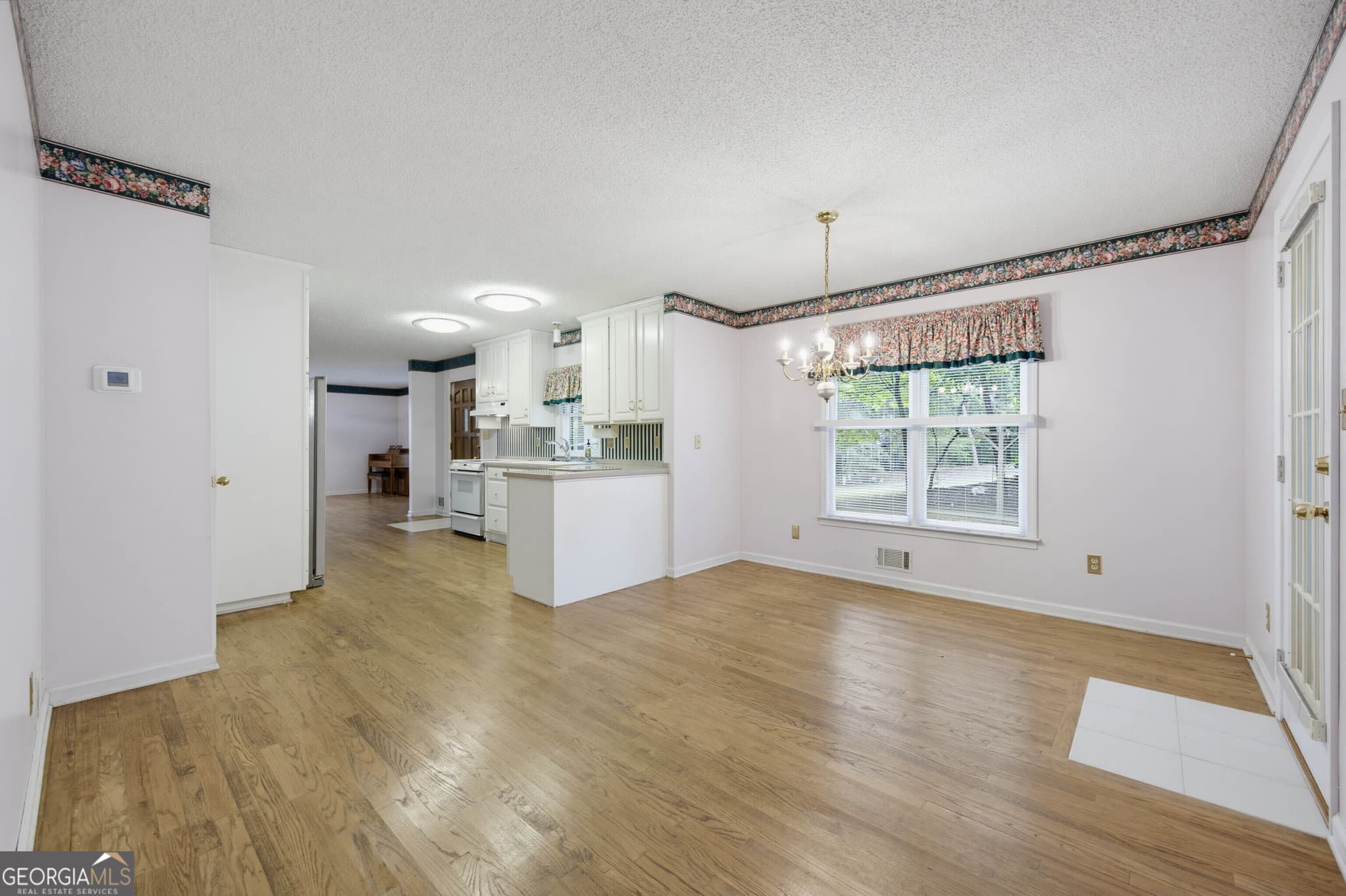 3 bedroom, 3 bathroom single family residence for sale at 3655 Southlake Circle, Cumming, GA 30041 — photo 6