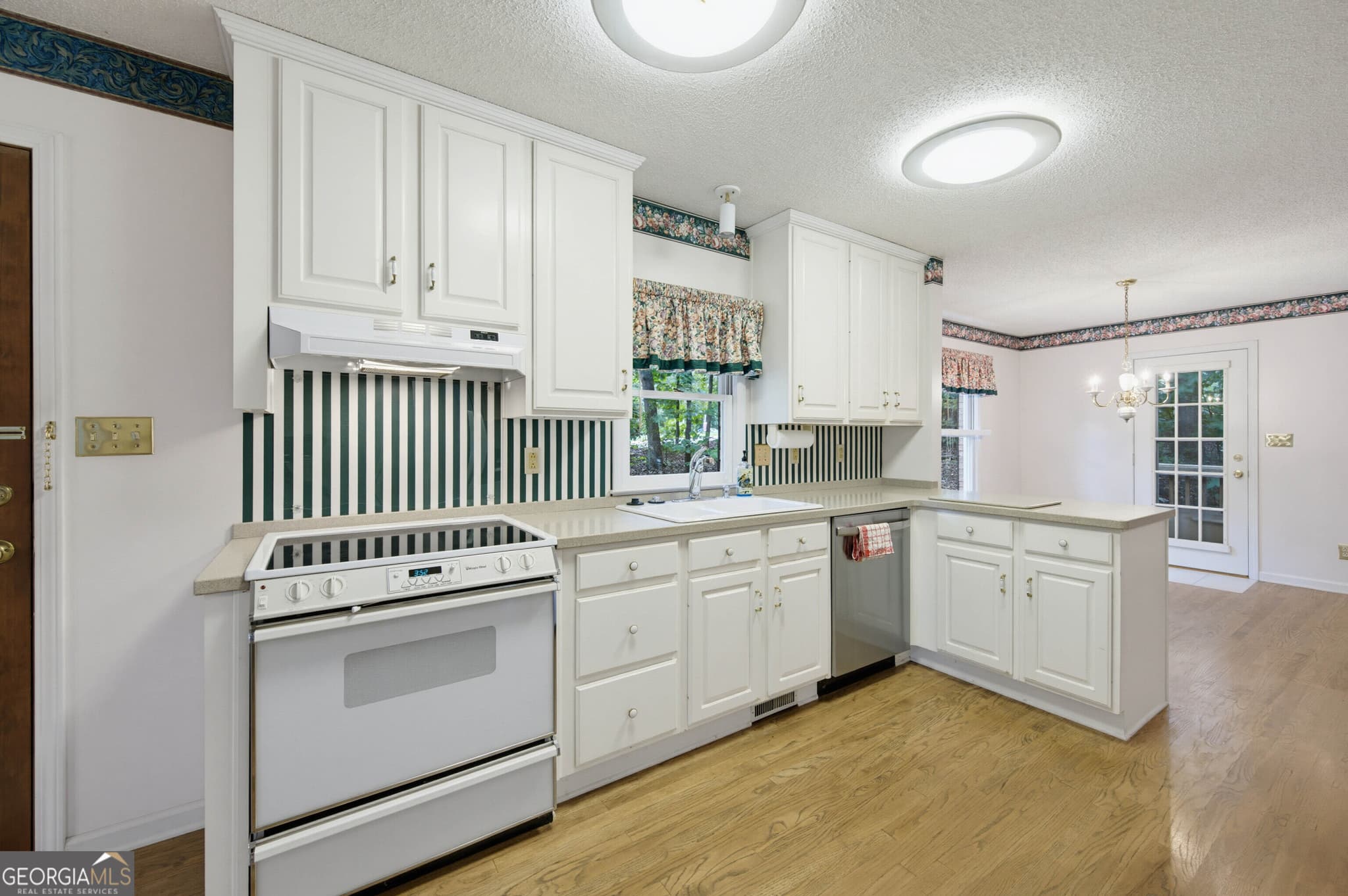 3 bedroom, 3 bathroom single family residence for sale at 3655 Southlake Circle, Cumming, GA 30041 — photo 5