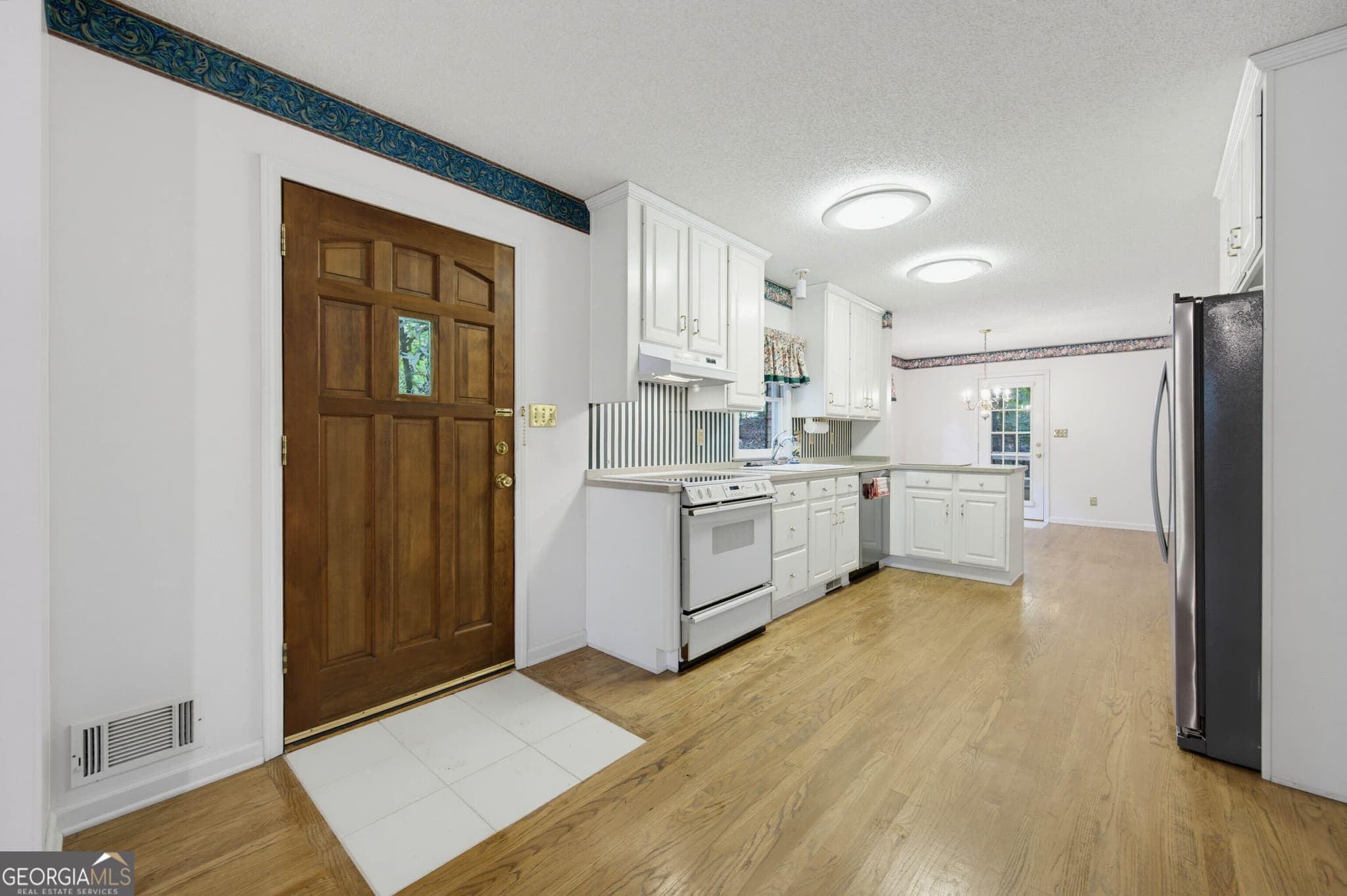 3 bedroom, 3 bathroom single family residence for sale at 3655 Southlake Circle, Cumming, GA 30041 — photo 4