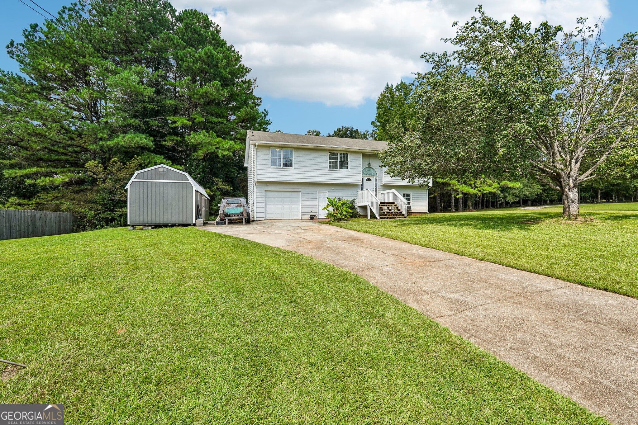 3 bedroom, 3 bathroom, 2,530 sq ft single family residence for sale at 52 Aspen Lake Trace, Newnan, GA 30263 — photo 2