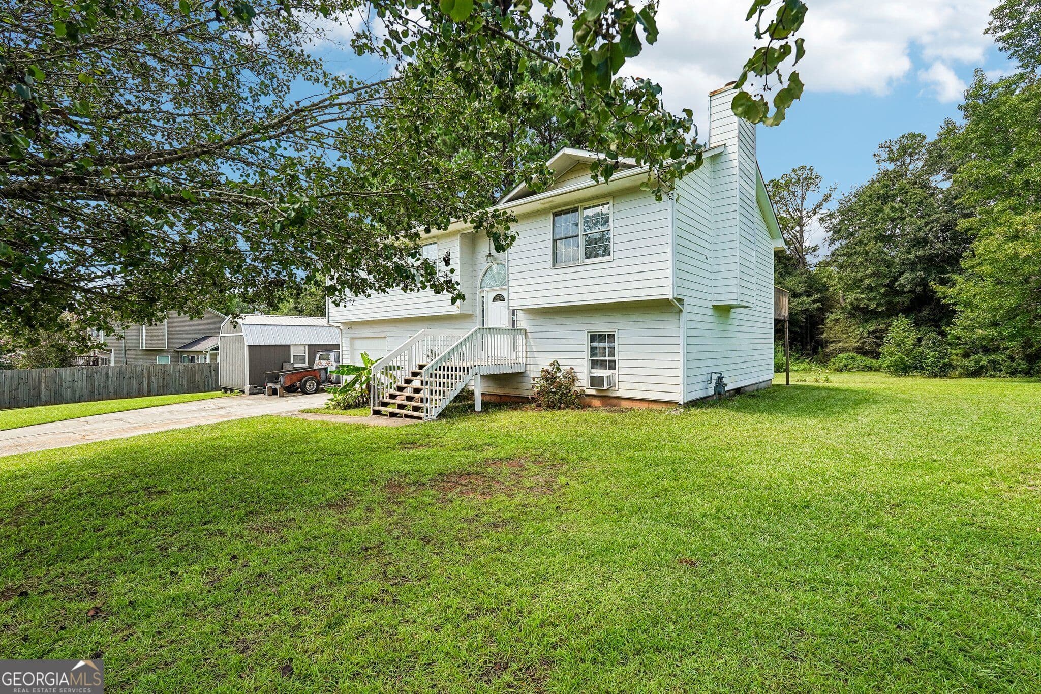 3 bedroom, 3 bathroom, 2,530 sq ft single family residence for sale at 52 Aspen Lake Trace, Newnan, GA 30263 — photo 3