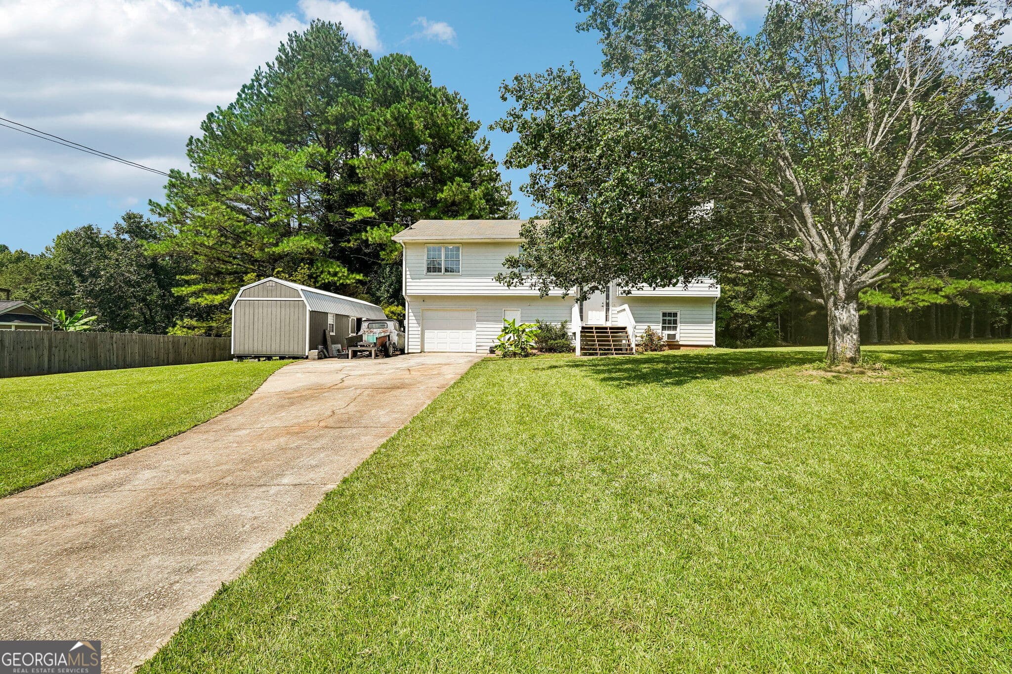 3 bedroom, 3 bathroom, 2,530 sq ft single family residence for sale at 52 Aspen Lake Trace, Newnan, GA 30263 — photo 1 of 46