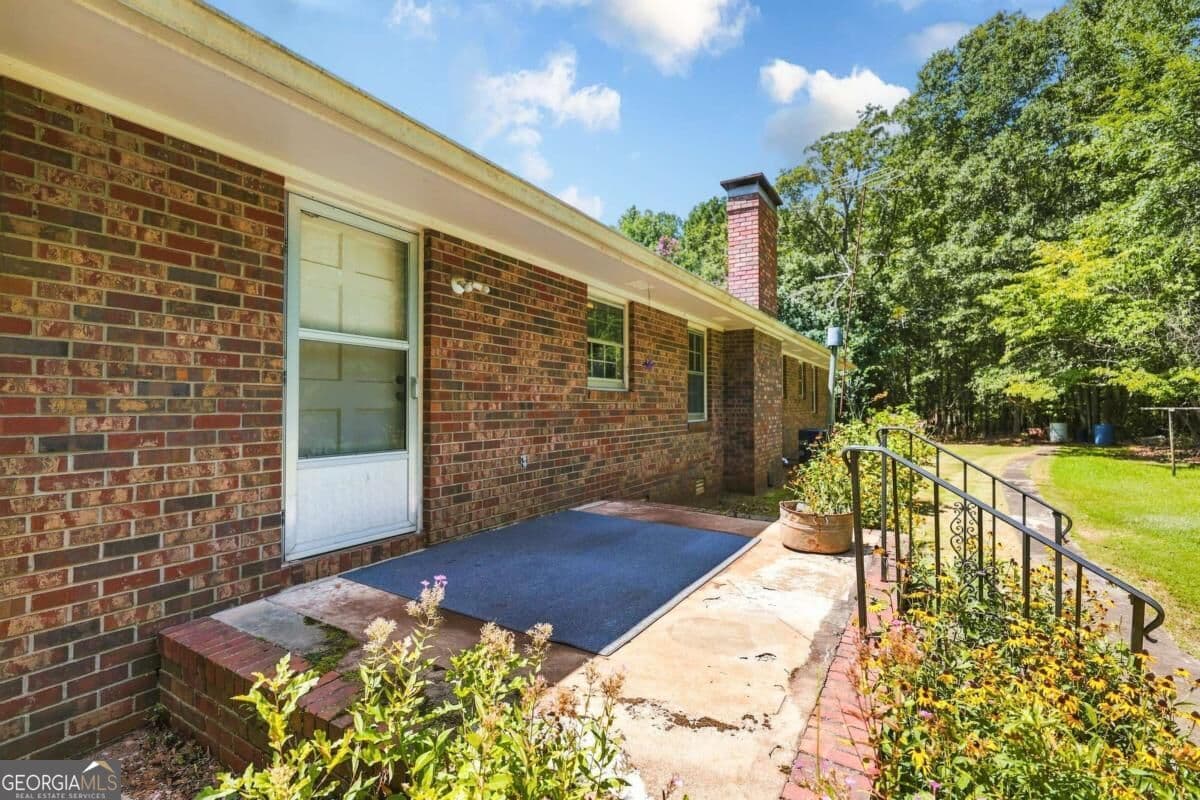 3 bedroom, 1.5 bathroom, 1,725 sq ft single family residence for sale at 9036 Highway 72, Hull, GA 30646 — photo 6