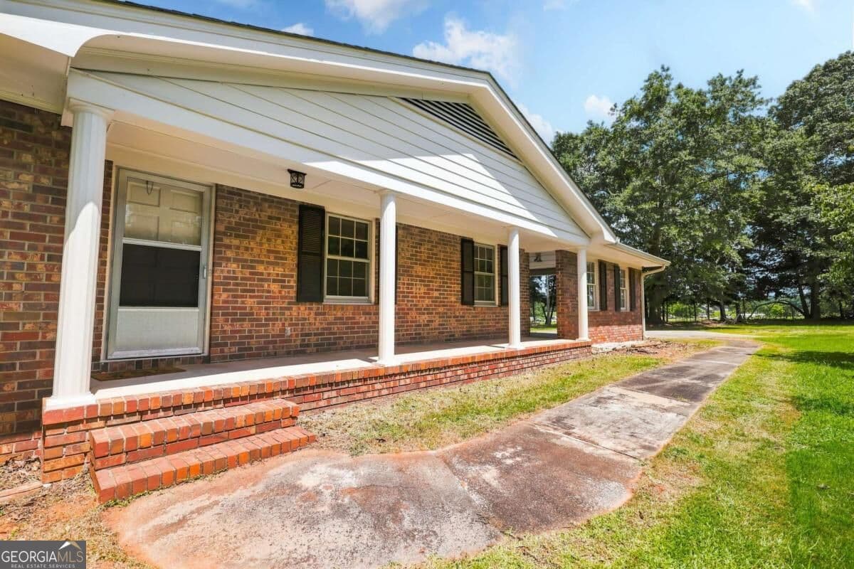3 bedroom, 1.5 bathroom, 1,725 sq ft single family residence for sale at 9036 Highway 72, Hull, GA 30646 — photo 7