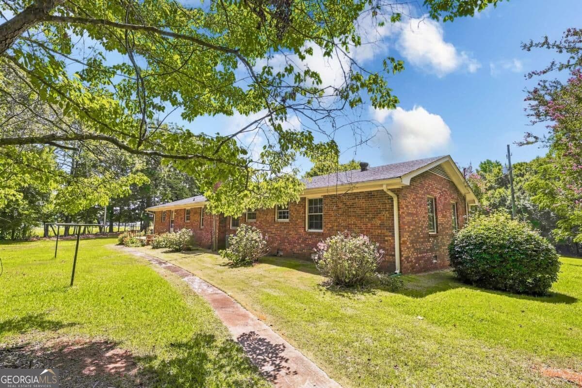 3 bedroom, 1.5 bathroom, 1,725 sq ft single family residence for sale at 9036 Highway 72, Hull, GA 30646 — photo 5