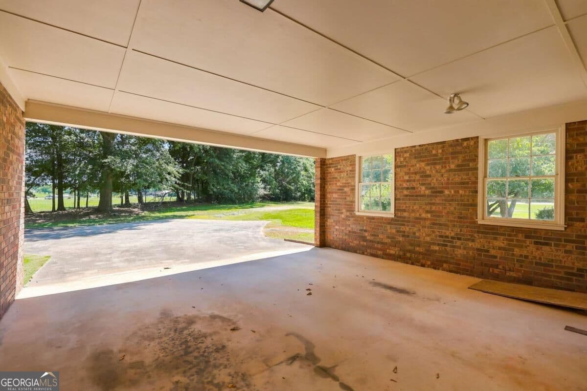 3 bedroom, 1.5 bathroom, 1,725 sq ft single family residence for sale at 9036 Highway 72, Hull, GA 30646 — photo 10