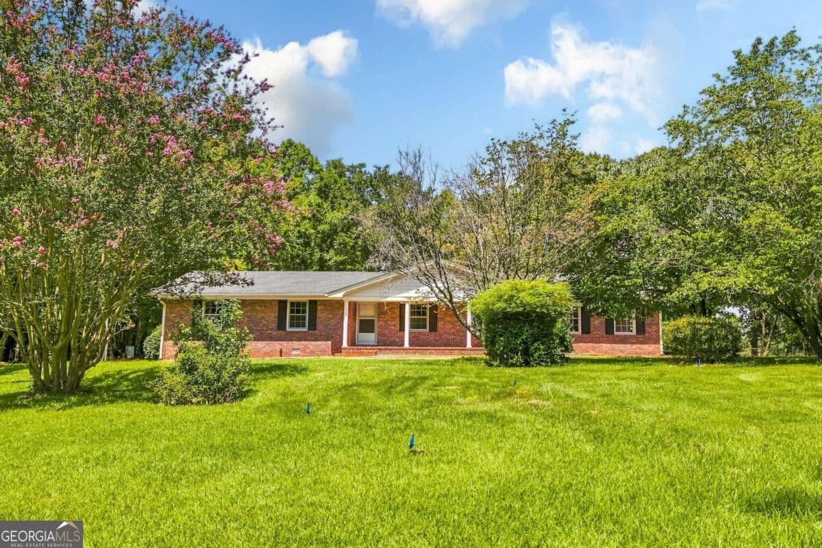 3 bedroom, 1.5 bathroom, 1,725 sq ft single family residence for sale at 9036 Highway 72, Hull, GA 30646 — photo 8