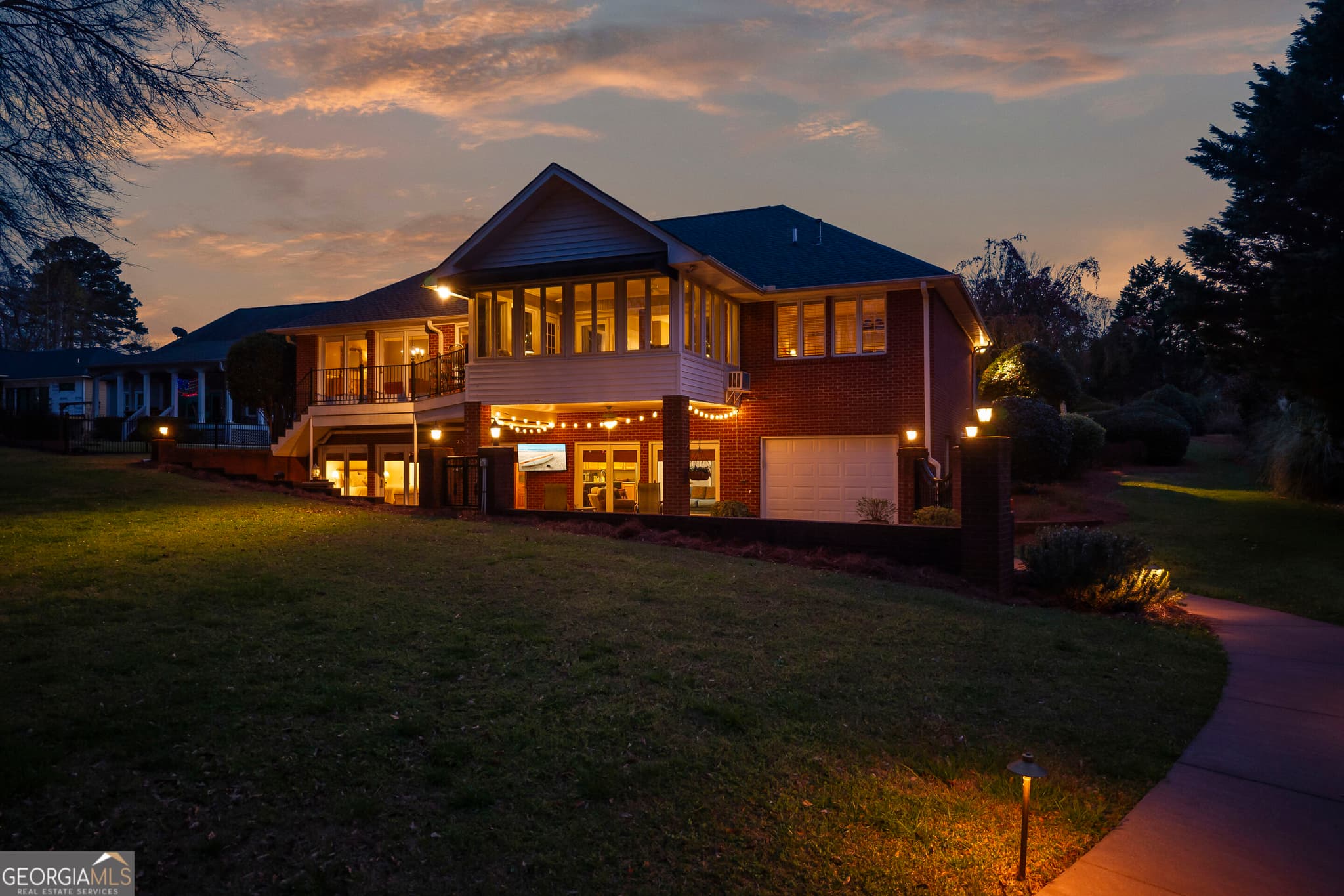 3 bedroom, 3 bathroom, 3,660 sq ft single family residence under contract at 424 Capri Point, Lavonia, GA 30553 — photo 6