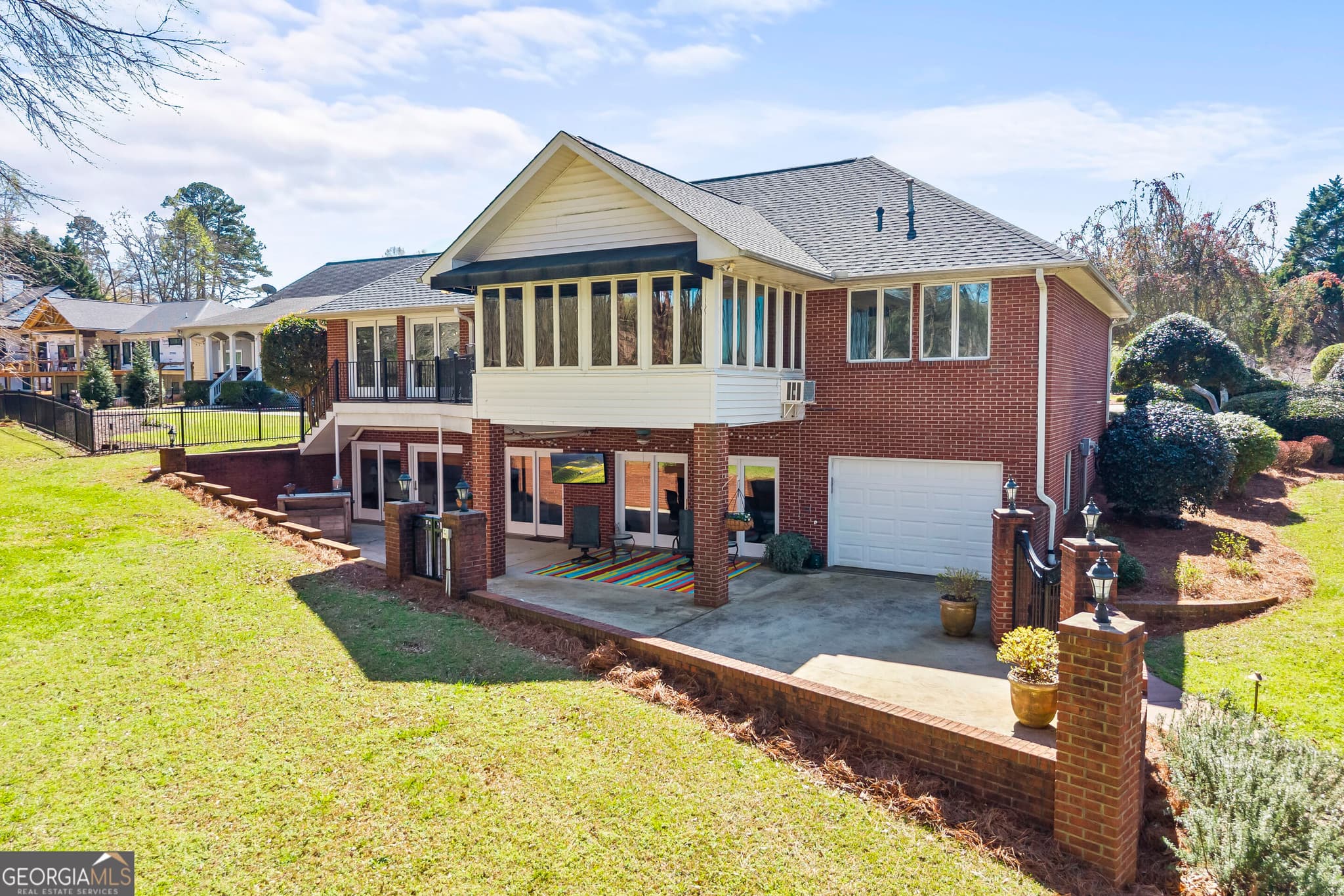 3 bedroom, 3 bathroom, 3,660 sq ft single family residence under contract at 424 Capri Point, Lavonia, GA 30553 — photo 3