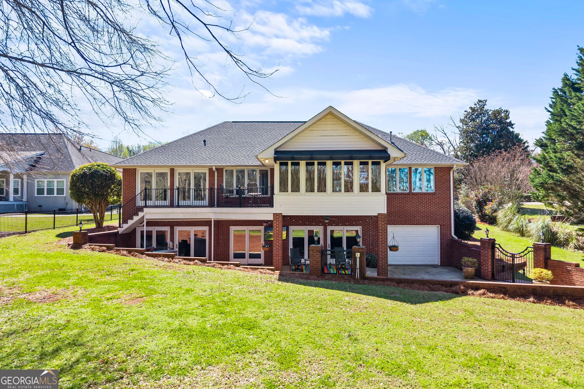 3 bedroom, 3 bathroom, 3,660 sq ft single family residence under contract at 424 Capri Point, Lavonia, GA 30553