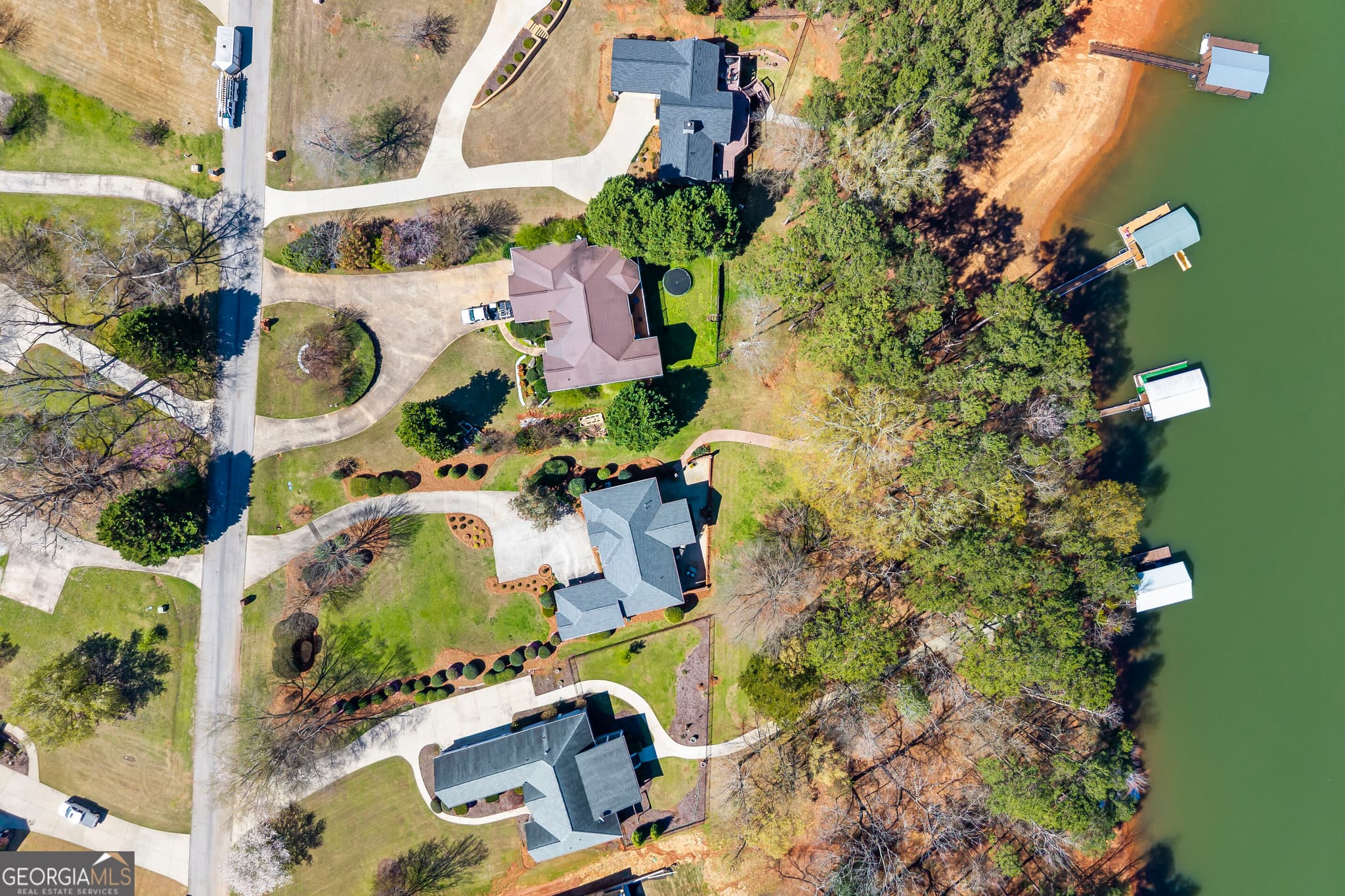 3 bedroom, 3 bathroom, 3,660 sq ft single family residence under contract at 424 Capri Point, Lavonia, GA 30553 — photo 9