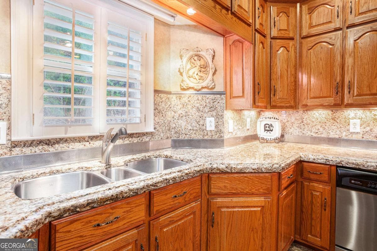 4 bedroom, 4 bathroom, 5,492 sq ft single family residence for sale at 122 Tara Drive, Dawsonville, GA 30534 — photo 9