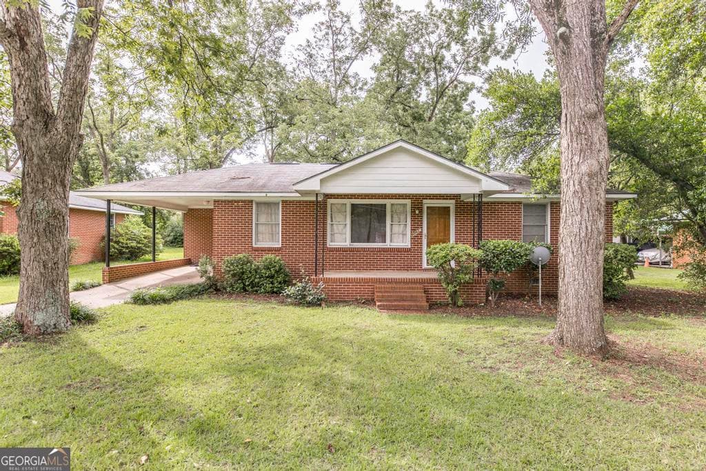 3 bedroom, 1.5 bathroom, 1,025 sq ft single family residence for sale at 2877 Wilkes Court, Macon, GA 31217 — photo 1 of 28