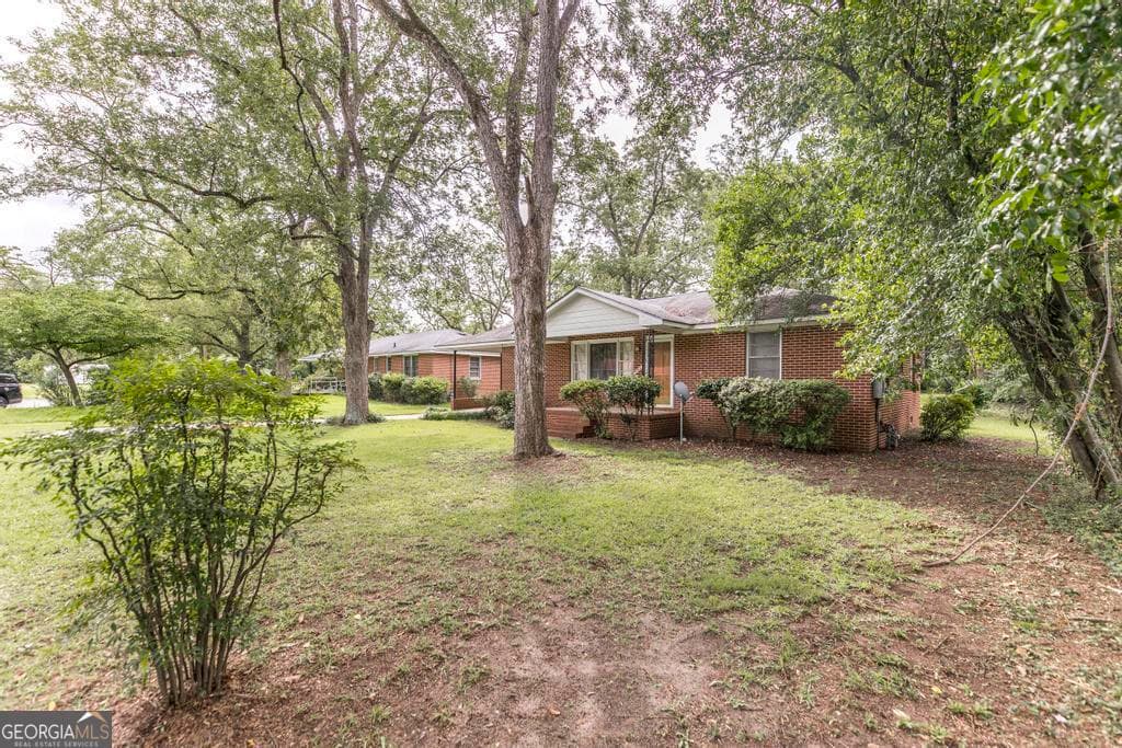 3 bedroom, 1.5 bathroom, 1,025 sq ft single family residence for sale at 2877 Wilkes Court, Macon, GA 31217 — photo 4