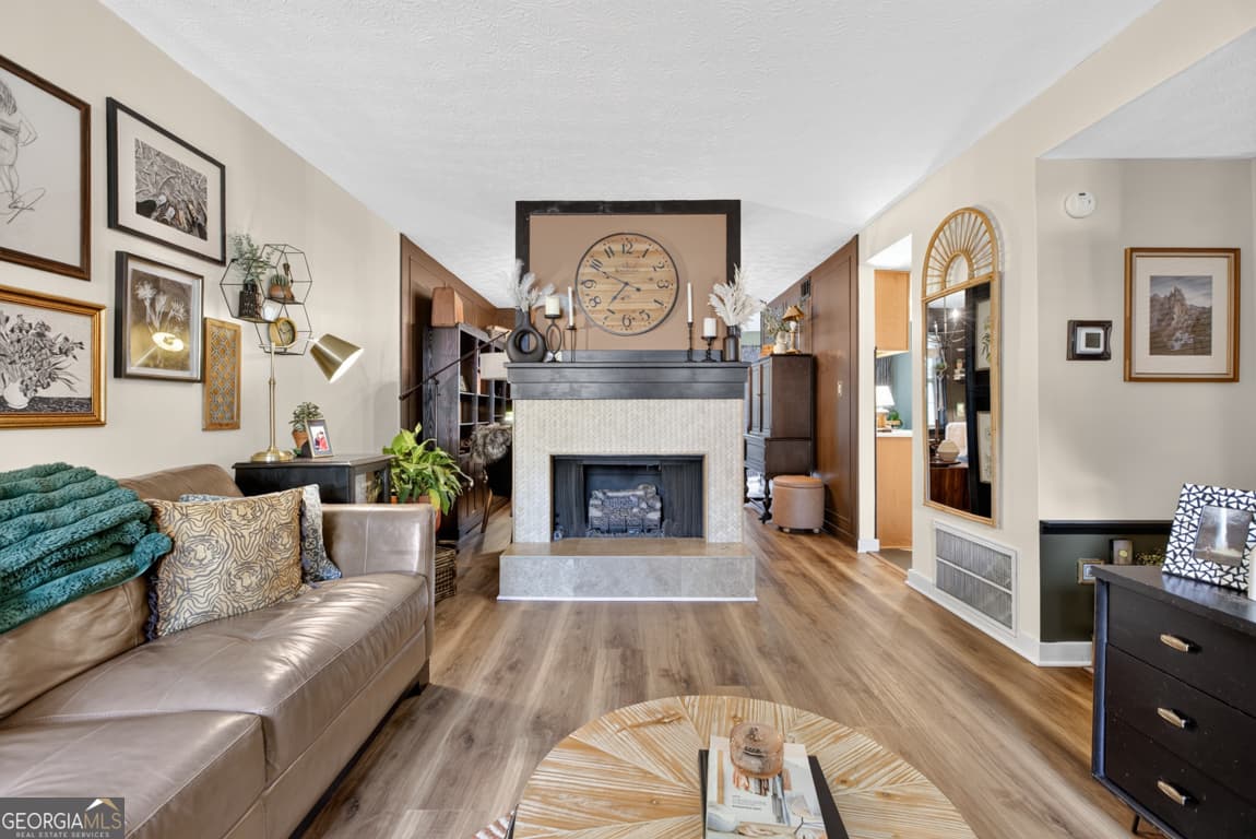 2 bedroom, 1.5 bathroom, 1,270 sq ft townhouse for sale at 7750 Roswell Road, Sandy Springs, GA 30350 — photo 5