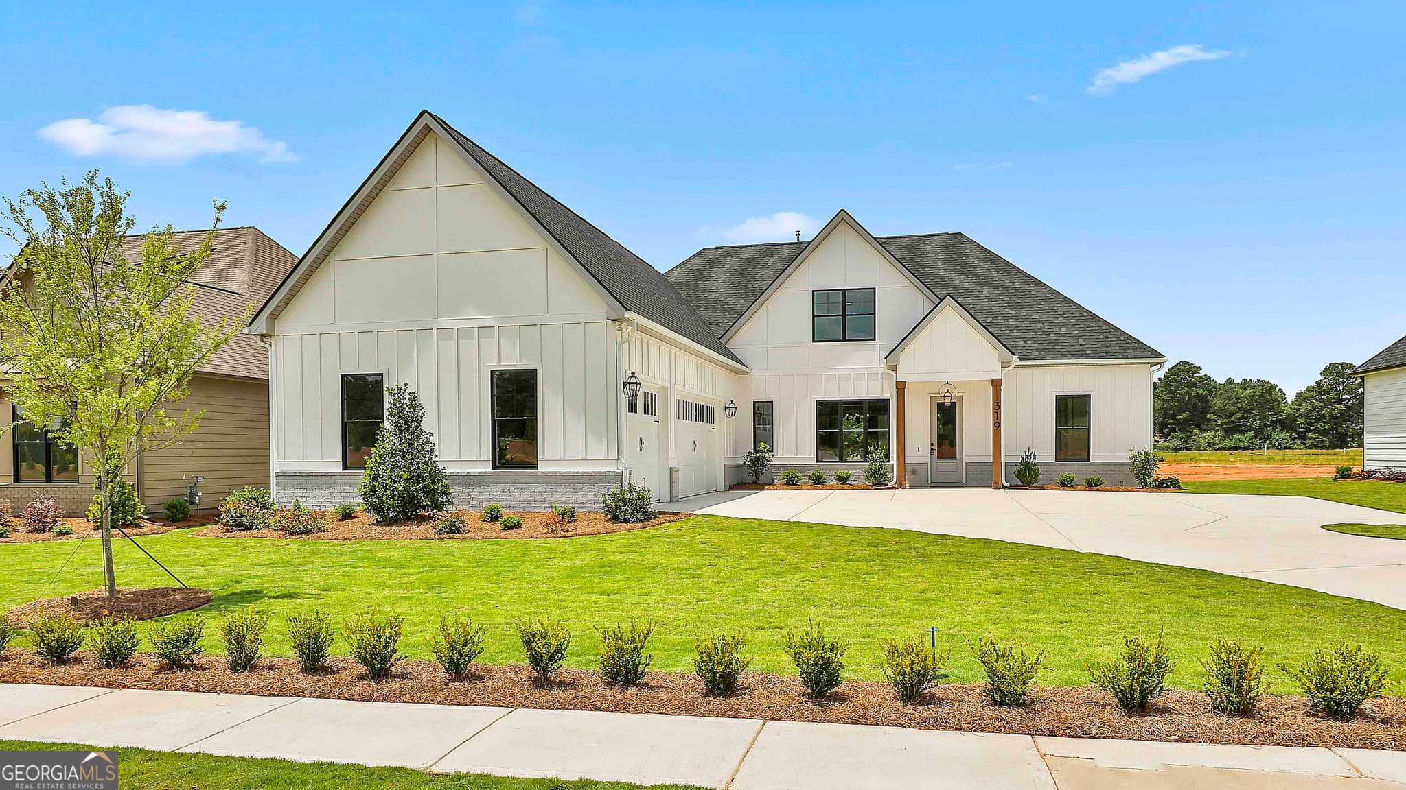 5 bedroom, 4.5 bathroom, 2,796 sq ft single family residence for sale at 319 Ruffian Circle 71, Peachtree City, GA 30269 — photo 2