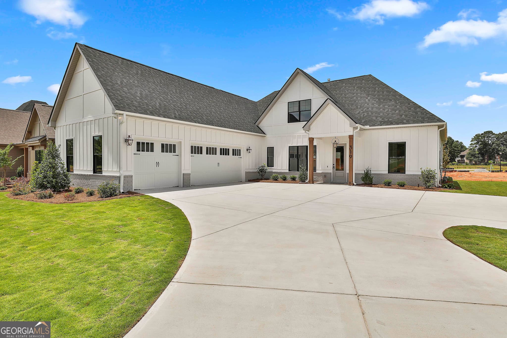 5 bedroom, 4.5 bathroom, 2,796 sq ft single family residence for sale at 319 Ruffian Circle 71, Peachtree City, GA 30269 — photo 3