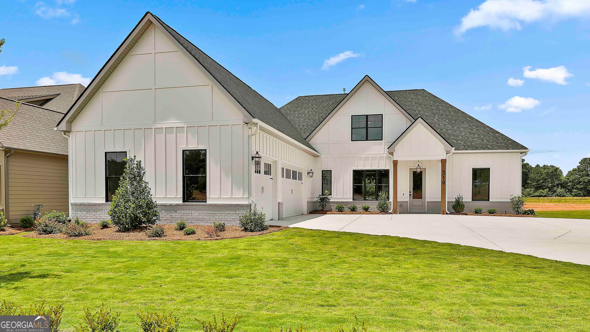 5 bedroom, 4.5 bathroom, 2,796 sq ft single family residence for sale at 319 Ruffian Circle 71, Peachtree City, GA 30269 — photo 1 of 43
