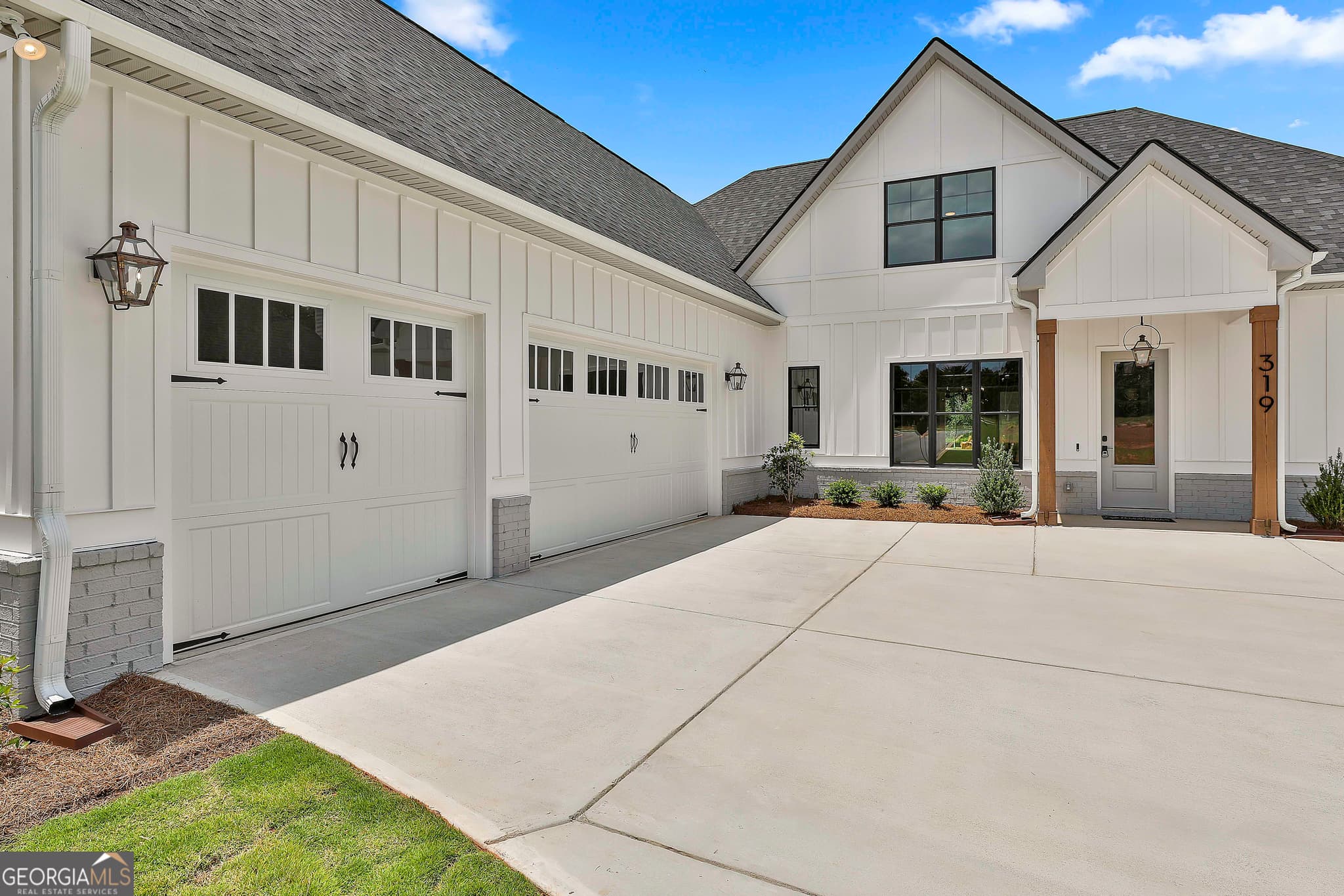5 bedroom, 4.5 bathroom, 2,796 sq ft single family residence for sale at 319 Ruffian Circle 71, Peachtree City, GA 30269 — photo 4