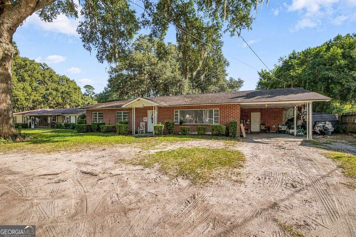 3 bedroom, 2 bathroom, 1,680 sq ft single family residence for sale at 801 Oak Bluff Road, Brunswick, GA 31525