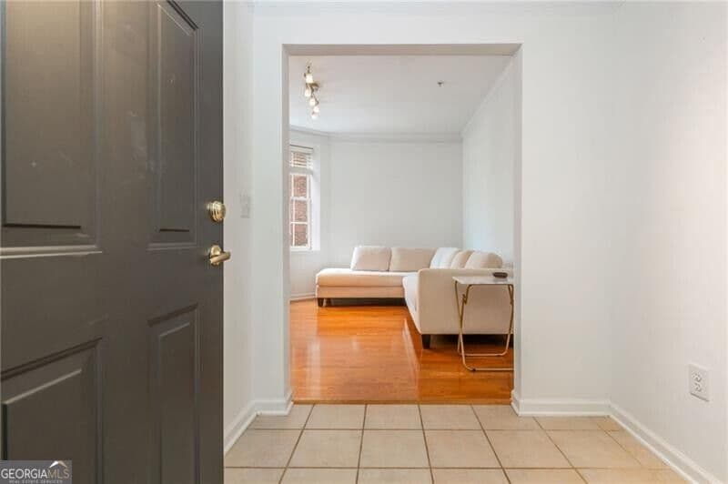 1 bedroom, 1 bathroom, 902 sq ft condominium for sale at 800 Peachtree Street 306, Atlanta, GA 30308 — photo 3