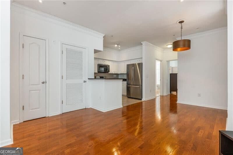 1 bedroom, 1 bathroom, 902 sq ft condominium for sale at 800 Peachtree Street 306, Atlanta, GA 30308 — photo 5