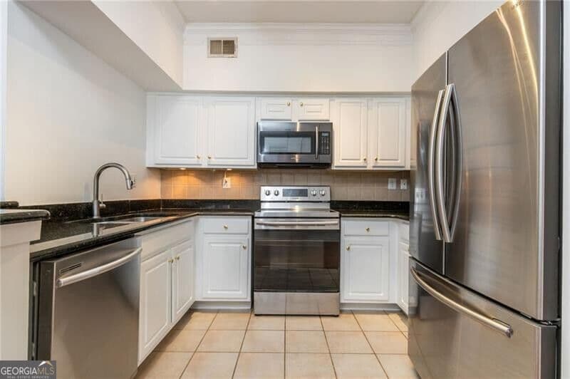 1 bedroom, 1 bathroom, 902 sq ft condominium for sale at 800 Peachtree Street 306, Atlanta, GA 30308 — photo 9