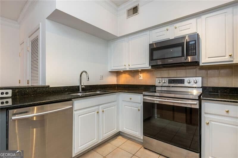 1 bedroom, 1 bathroom, 902 sq ft condominium for sale at 800 Peachtree Street 306, Atlanta, GA 30308 — photo 10