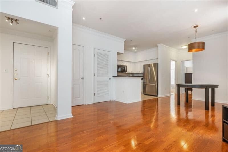 1 bedroom, 1 bathroom, 902 sq ft condominium for sale at 800 Peachtree Street 306, Atlanta, GA 30308 — photo 4