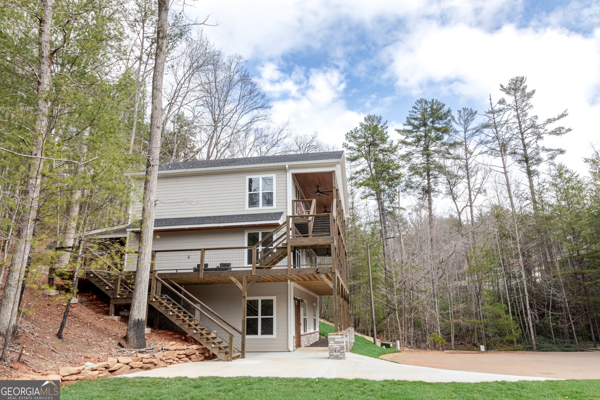 5 bedroom, 5.5 bathroom, 3,259 sq ft single family residence for sale at 361 Sportarten Strasse, Helen, GA 30545 — photo 3