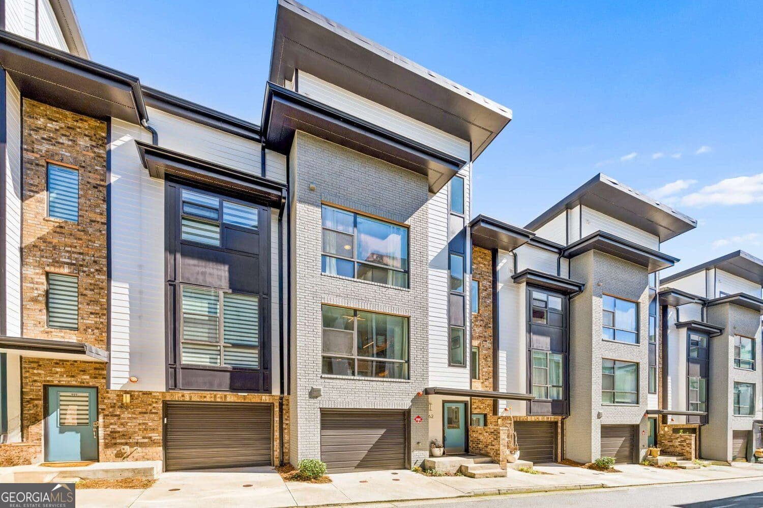 3 bedroom, 3.5 bathroom, 1,992 sq ft townhouse for sale at 962 Moda Drive, Atlanta, GA 30316 — photo 2