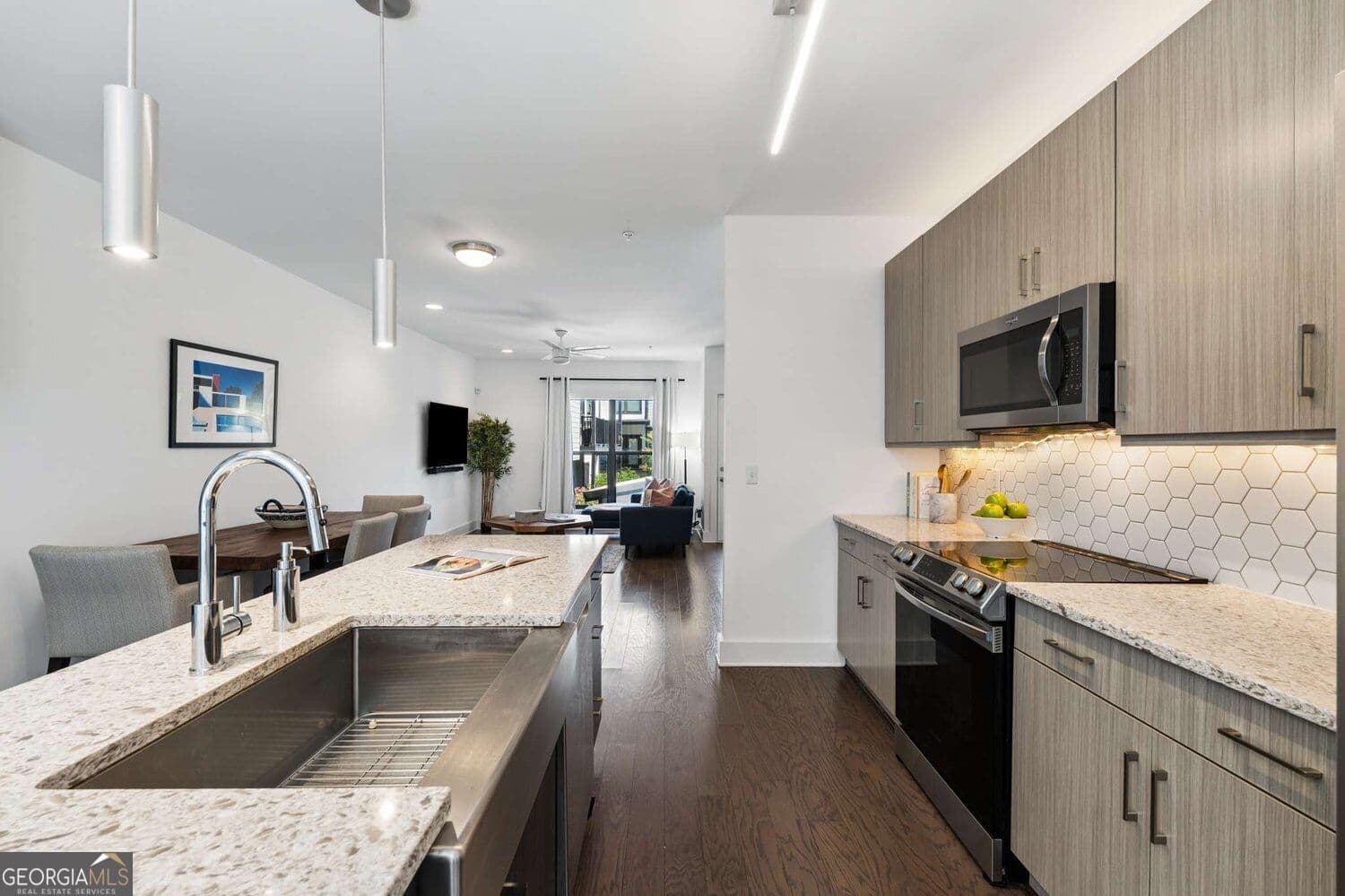 3 bedroom, 3.5 bathroom, 1,992 sq ft townhouse for sale at 962 Moda Drive, Atlanta, GA 30316 — photo 7