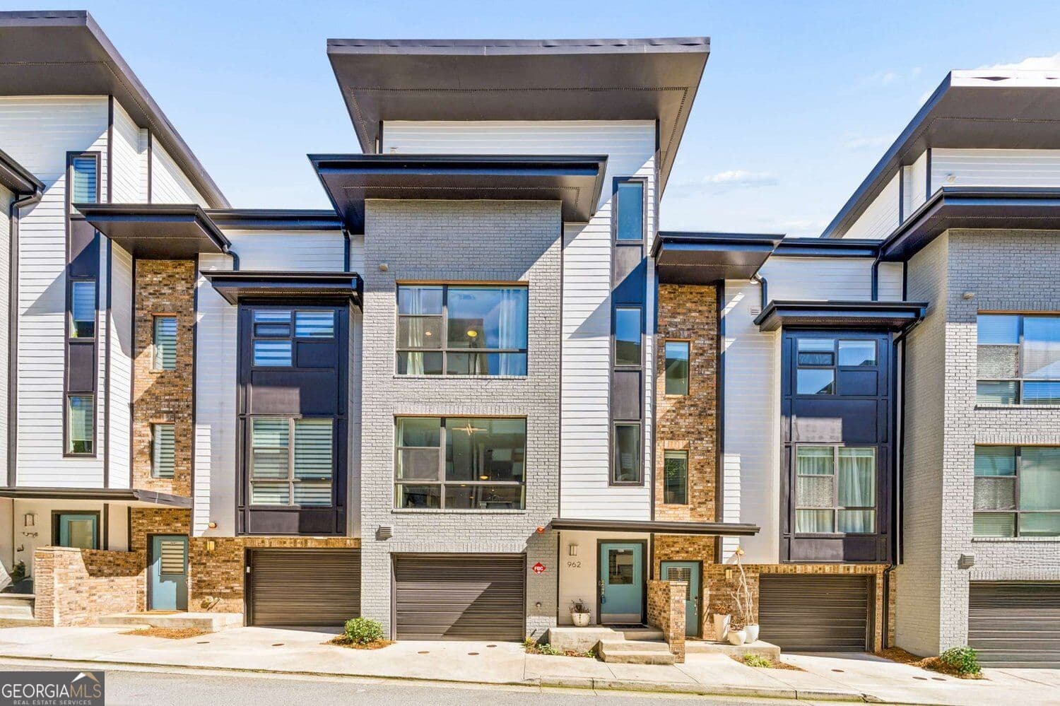 3 bedroom, 3.5 bathroom, 1,992 sq ft townhouse for sale at 962 Moda Drive, Atlanta, GA 30316 — photo 1 of 63