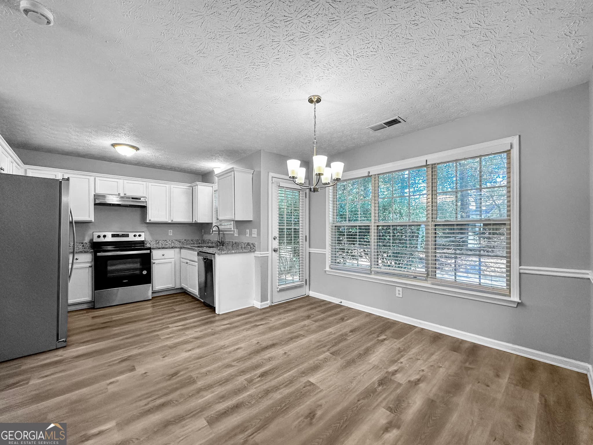 4 bedroom, 3 bathroom, 3,550 sq ft single family residence for rent at 130 Hibiscus Trail, Fayetteville, GA 30215 for $2,365 a month — photo 4