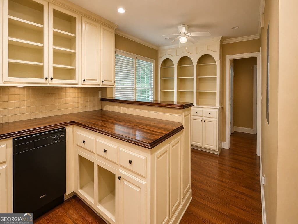 7 bedroom, 3 bathroom, 1,405 sq ft single family residence for sale at 2732 Oldknow Drive, Atlanta, GA 30318 — photo 3