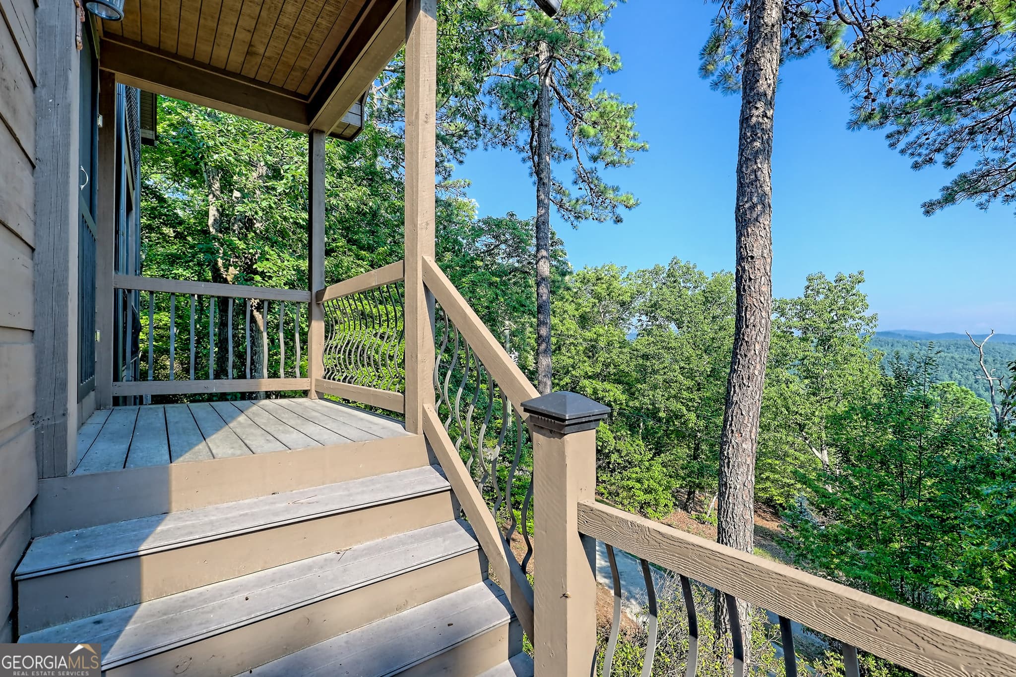 4 bedroom, 3.5 bathroom, 2,768 sq ft single family residence for sale at 295 Tallulah View, Tallulah Falls, GA 30573 — photo 2