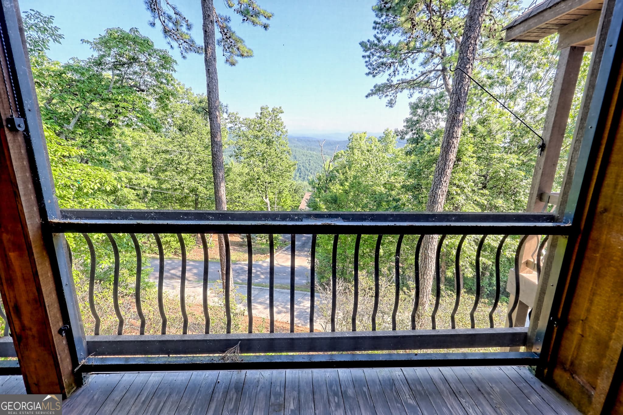 4 bedroom, 3.5 bathroom, 2,768 sq ft single family residence for sale at 295 Tallulah View, Tallulah Falls, GA 30573 — photo 3