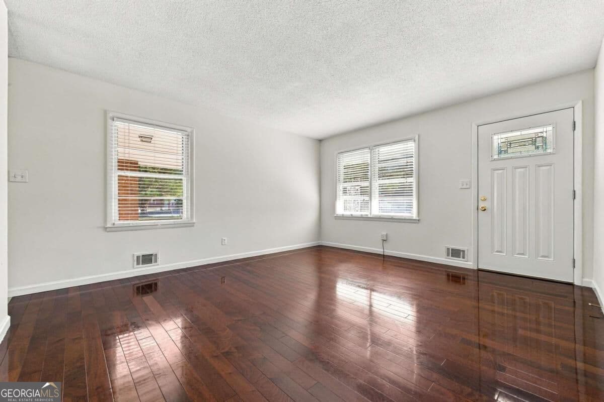 3 bedroom, 1.5 bathroom, 988 sq ft single family residence for sale at 5911 Betty Street, Austell, GA 30106 — photo 6