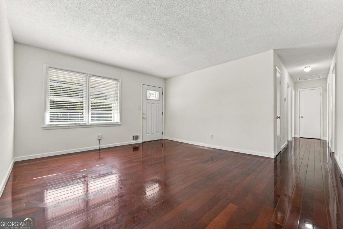 3 bedroom, 1.5 bathroom, 988 sq ft single family residence for sale at 5911 Betty Street, Austell, GA 30106 — photo 7
