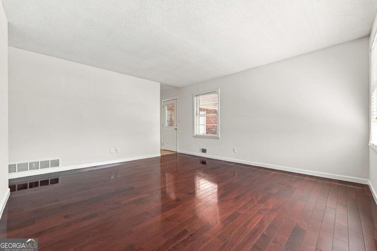 3 bedroom, 1.5 bathroom, 988 sq ft single family residence for sale at 5911 Betty Street, Austell, GA 30106 — photo 5