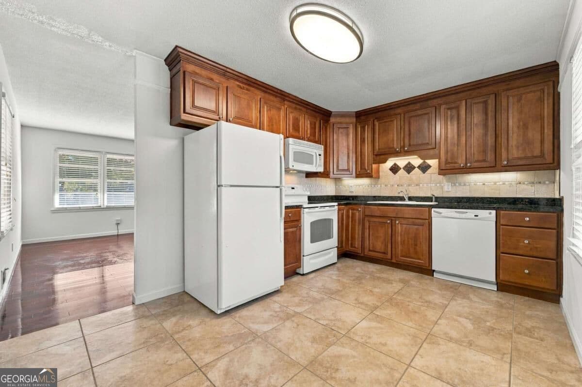 3 bedroom, 1.5 bathroom, 988 sq ft single family residence for sale at 5911 Betty Street, Austell, GA 30106 — photo 9