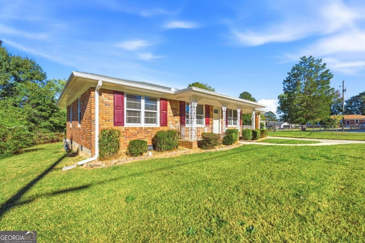 3 bedroom, 1.5 bathroom, 988 sq ft single family residence for sale at 5911 Betty Street, Austell, GA 30106 — photo 4