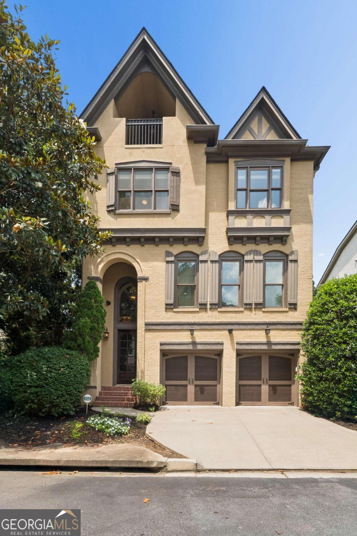5 bedroom, 4.5 bathroom, 3,106 sq ft single family residence sold at 1928 Saxon Valley Circle, Atlanta, GA 30319