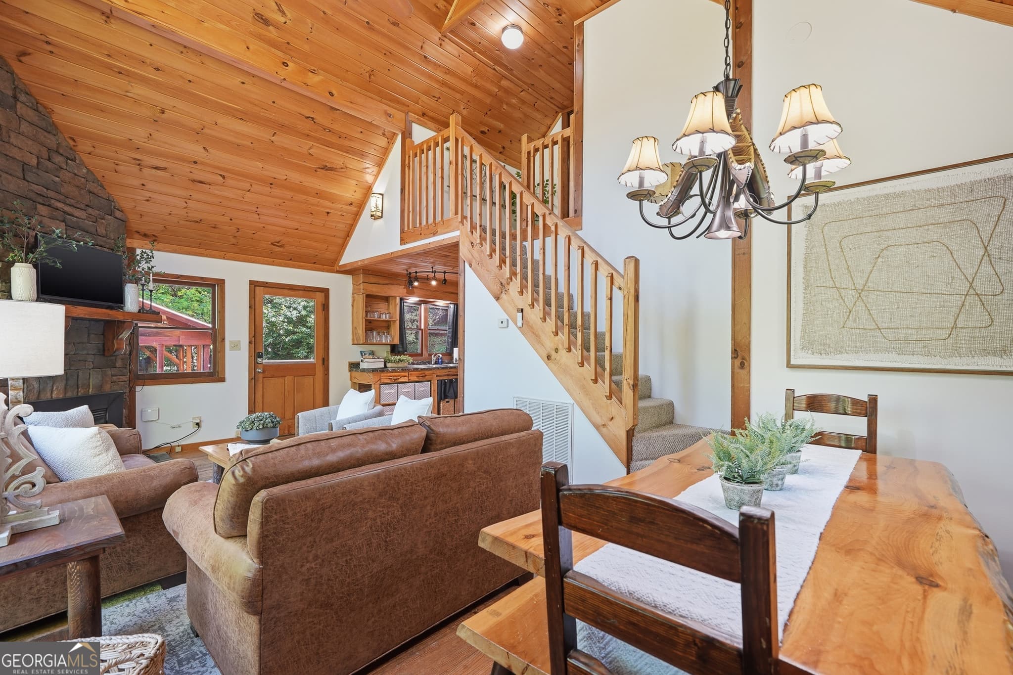 3 bedroom, 2 bathroom, 1,152 sq ft cabin,single family residence for sale at 145 Rocky Top Road, Blue Ridge, GA 30513 — photo 6